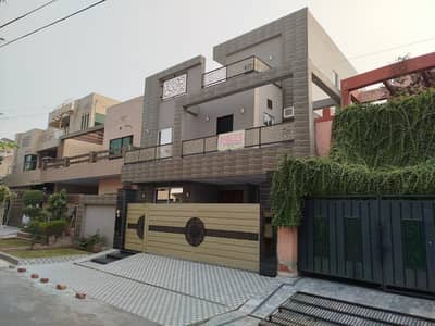 Valencia 10 Marla brand new House Hot Location