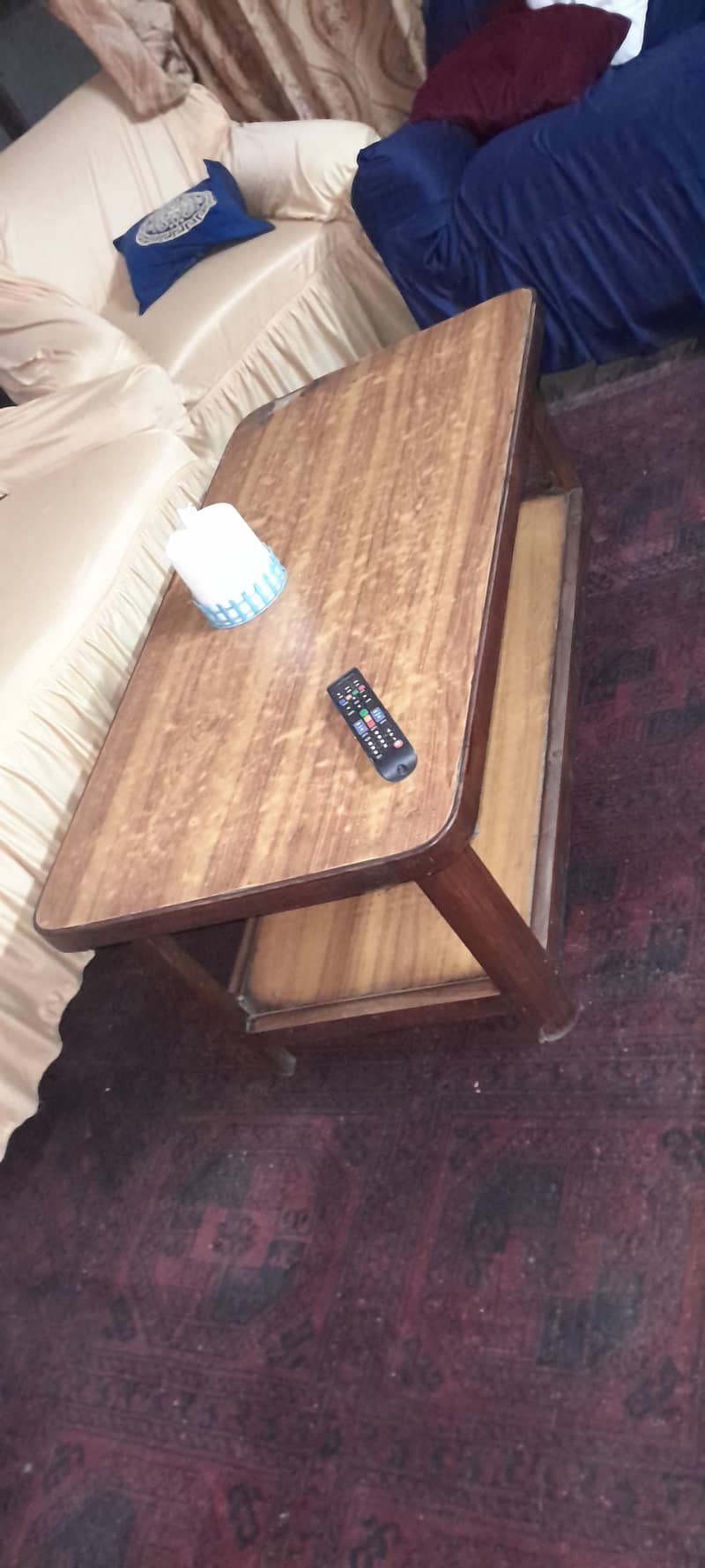 2 solid wooden tabels 3, 3 seter sofas 2