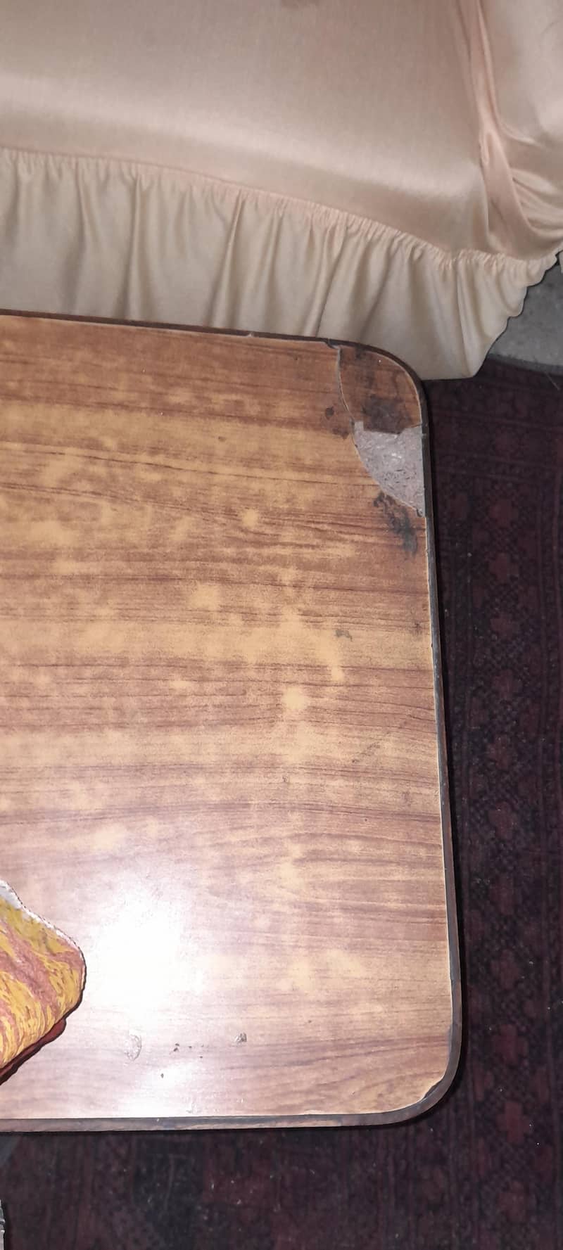 2 solid wooden tabels 3, 3 seter sofas 4