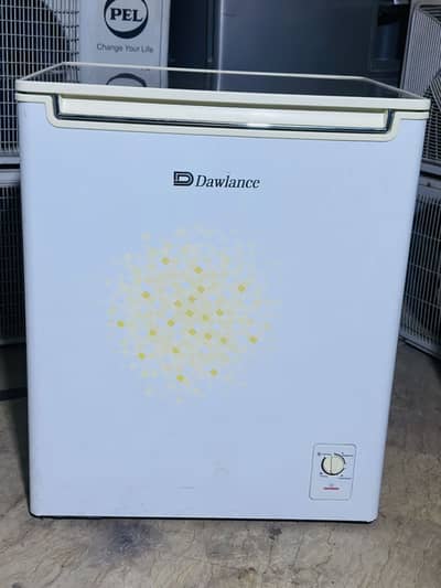 Single door freezer in r600 gas with glass door best condition