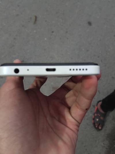 Infinix smart 7 hd 4 64 not open all ok mobile like new with box