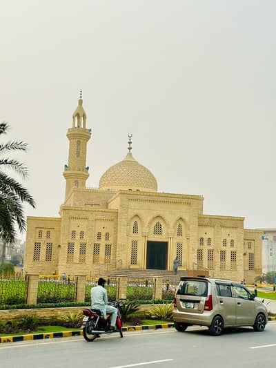 10 Marla Plots Are Available For Sale In Platinum Block