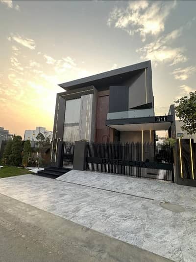 Luxury 1 kanal furnished house for sale