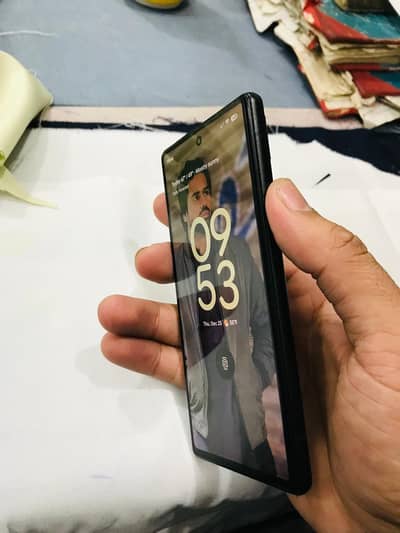 Google pixel 6a mobile hai jis bi ko cahy vo rabta kary