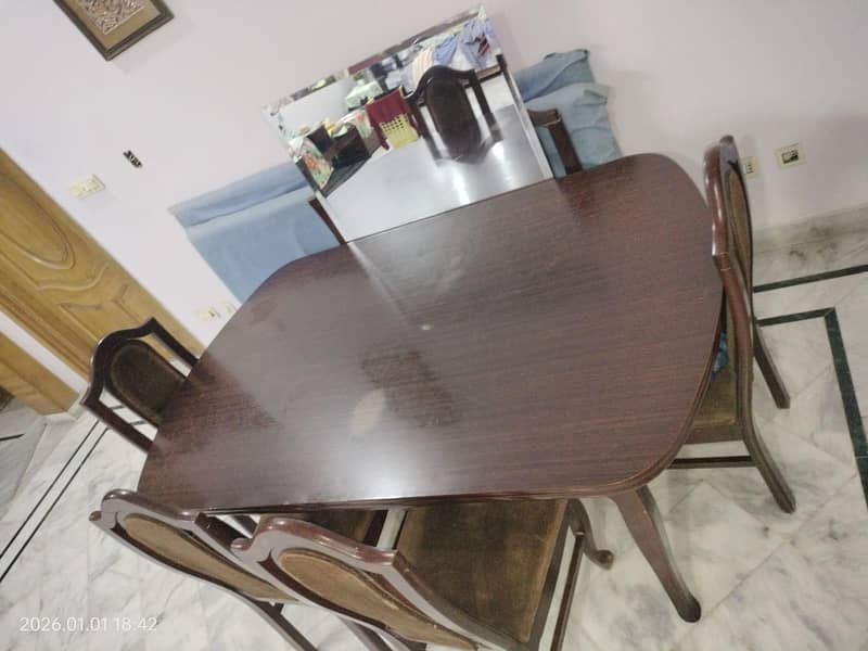 Dining table 0