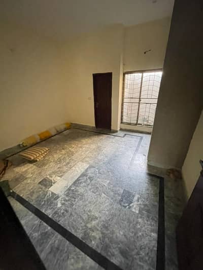 3 MARLA FLAT/ROOM FOR BECHLOURS FOR RENT IN MILITARY ACCOUNTS SOCIETY NEAR COLLAGE ROAD LAHORE