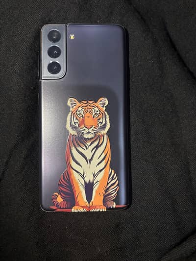 Samsung s21.8GB RAM 128gb memory