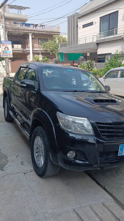 toyota hilux invincible