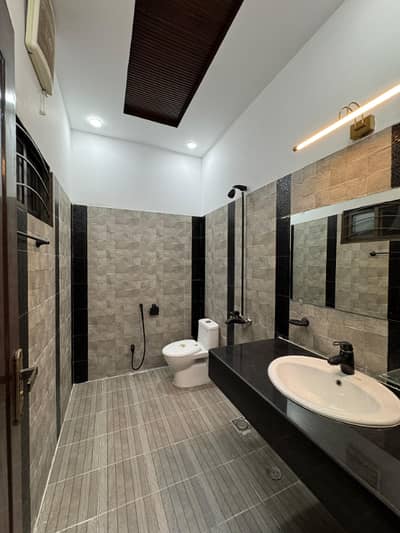 4 MARLA UPPER PORTION FOR RENT IN AVAILABLE HIGH COURT PH 2 COLLEGE ROAD LAHORE