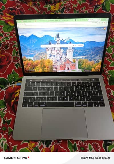Mac book 2016  core i7 16gb ram tuch bar