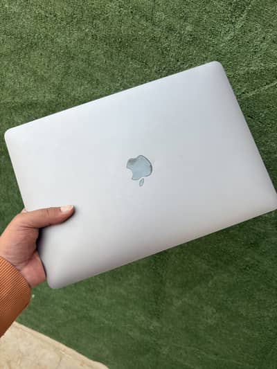 MacBook Air 2020 intel core i5 8gb 256gb SSD