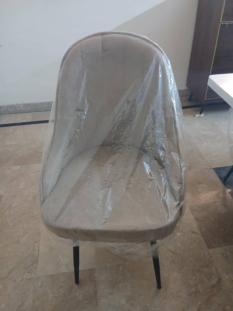 dining table and console 3