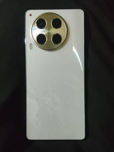 Tecno Camon 30 -- 12GB 256GB Salt white colour