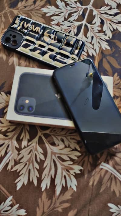 Iphone 11 factory unlocked non pta with box