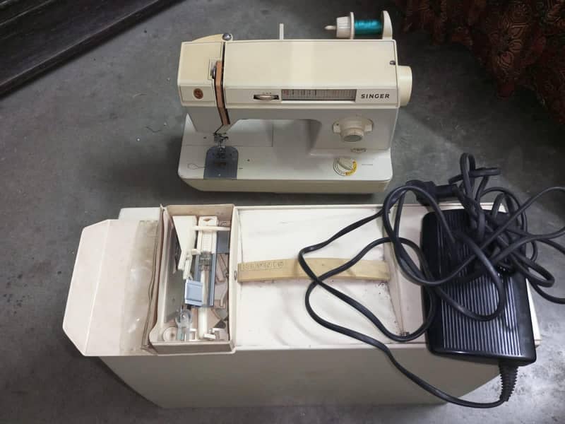 Singer Sewing Machine 0