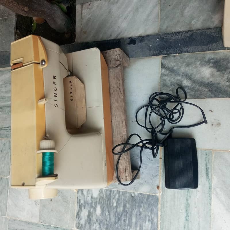 Singer Sewing Machine 3