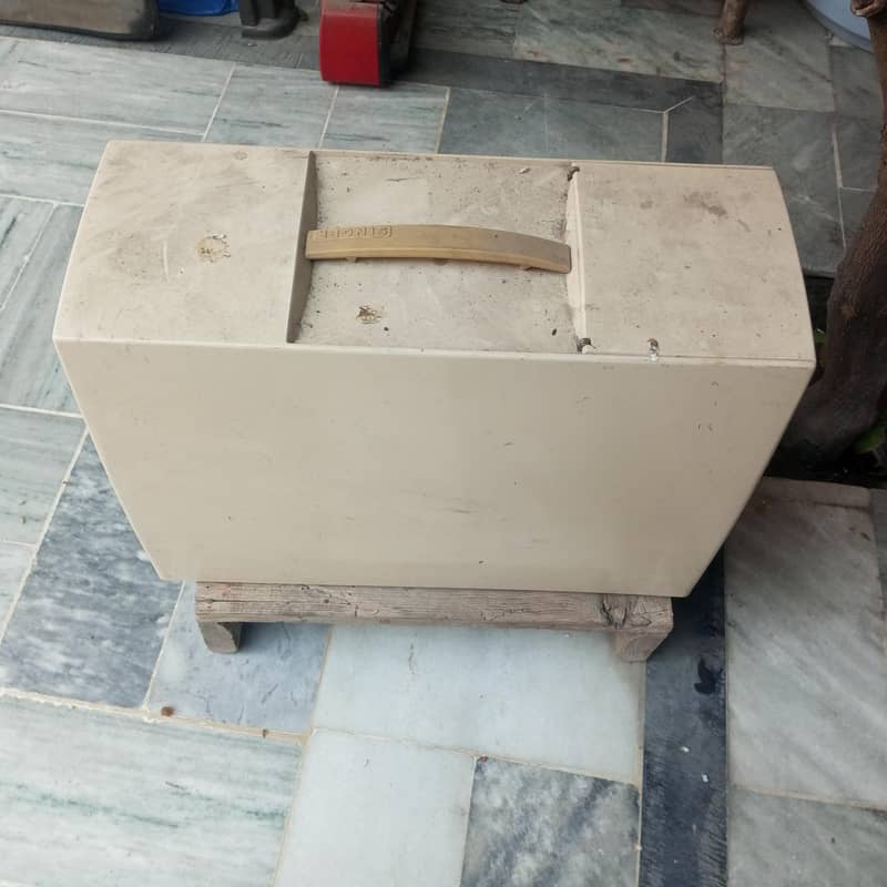 Singer Sewing Machine 4