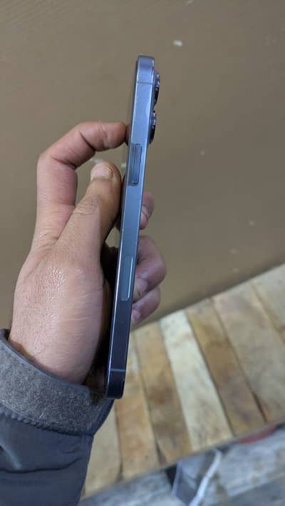 I phone 13 pro max 128 gb battery health 83 water pack