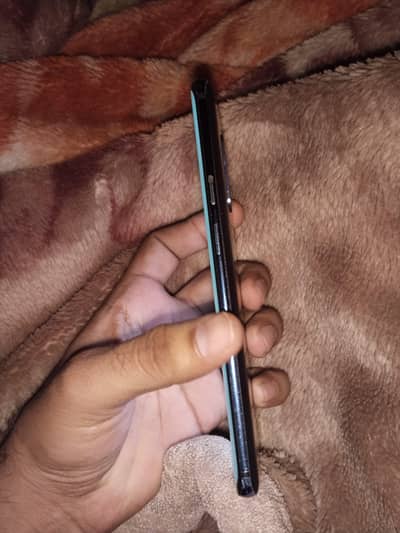 one plus 7pro 5g 8/256 PTA approved Al ok B's nechy finger ka shade ha