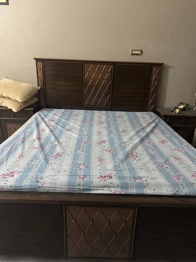 Full Size wooden bed