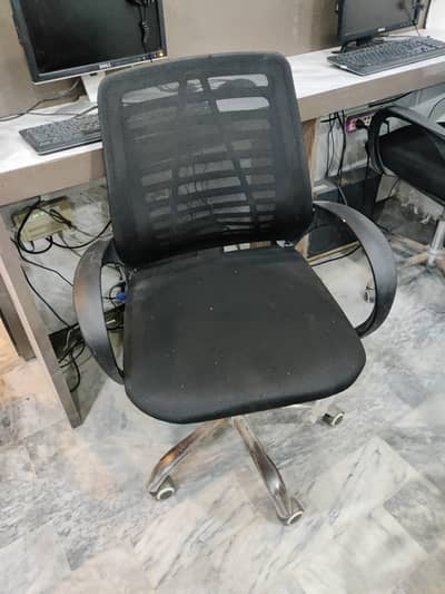 2 office chairs for sale in good condition.