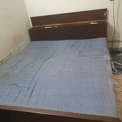 king size double bed with 2 so de tables  with used mattress