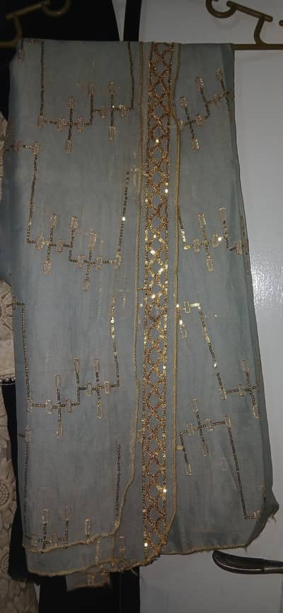 3 piece suit embroidered available urgent to sale