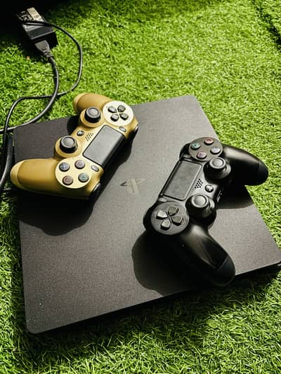 PS4 slim in lush condition