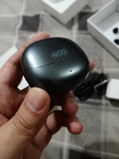 QCY MeloBuds Pro – Hi-Res Audio (LDAC), 46dB Adaptive ANC, Like New!