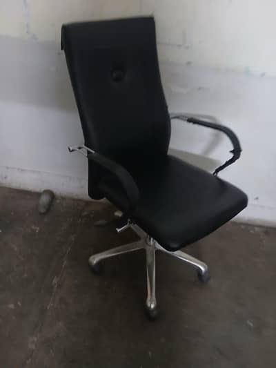 Good quality chair in reasonable price read add