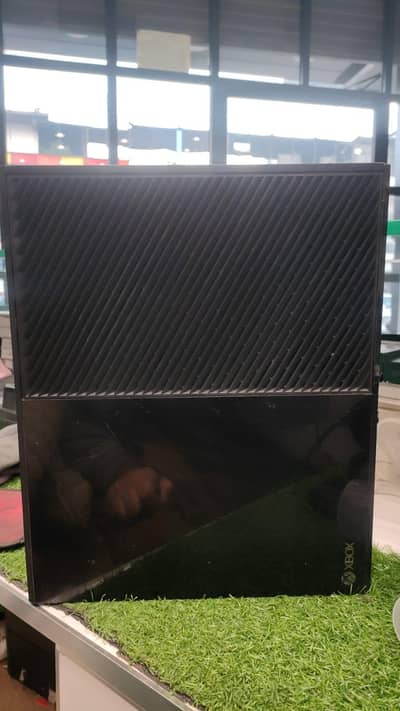 Xbox One 500gb with one controller