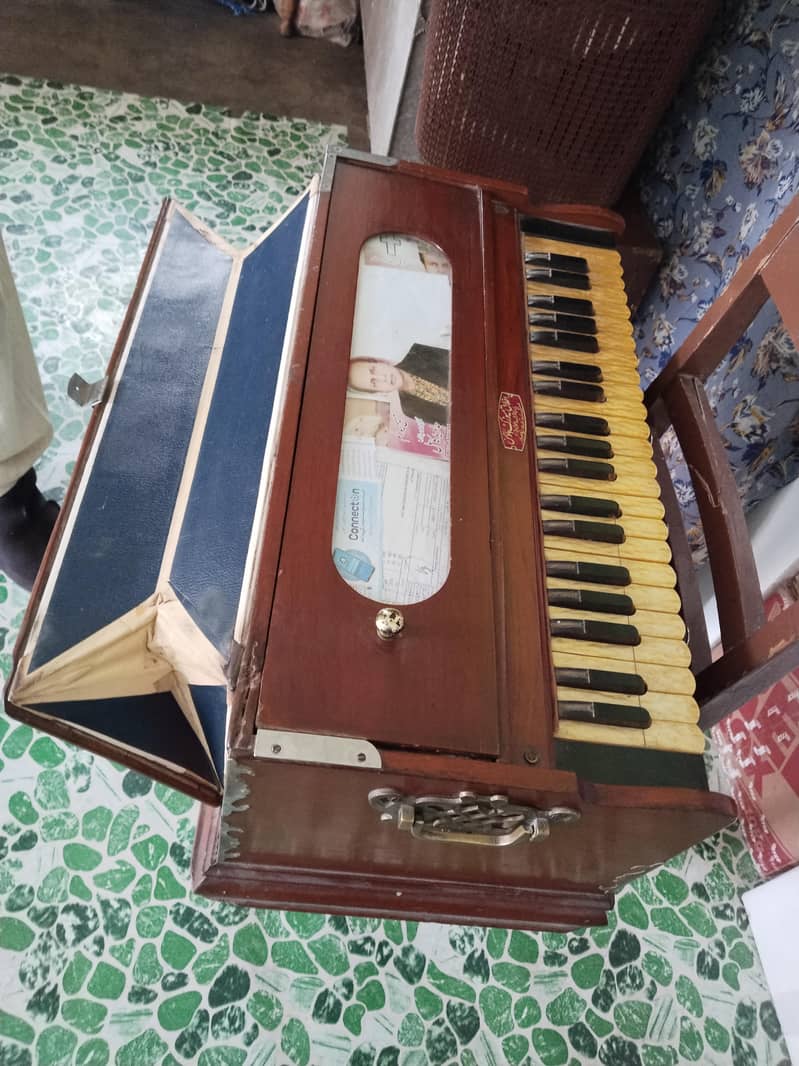 Harmonium 1