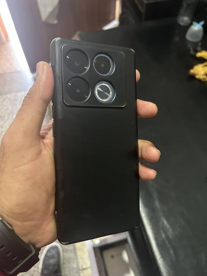 note 40 pro plus 5g 3