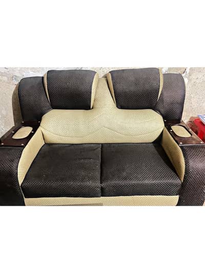 6 Seaters Sofa Made With Molty Foam Up For Urgent Sale