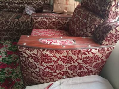 6 seater sofa set available for urgent sale