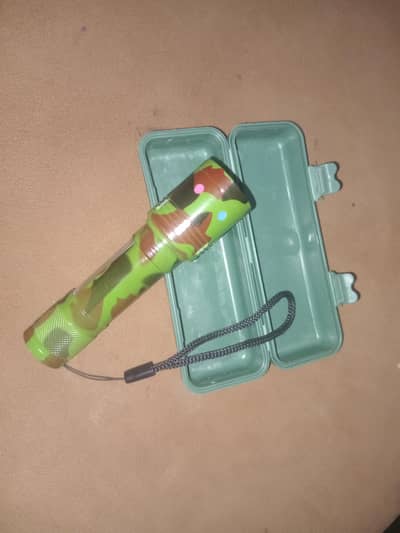 Hand torch  with high range