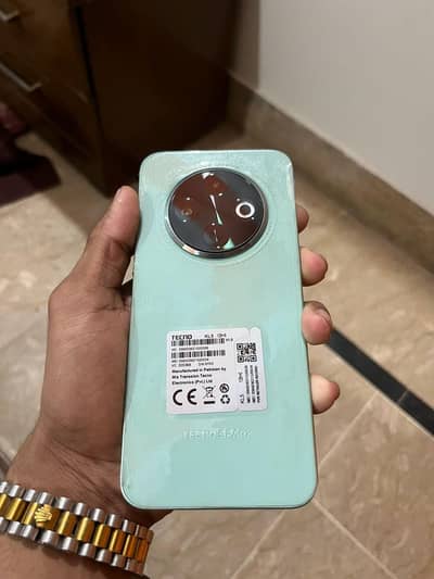 spark 30c 6/128 2 month warranty