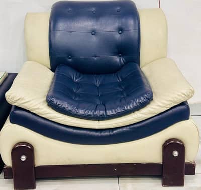 7 seaters sofa with table