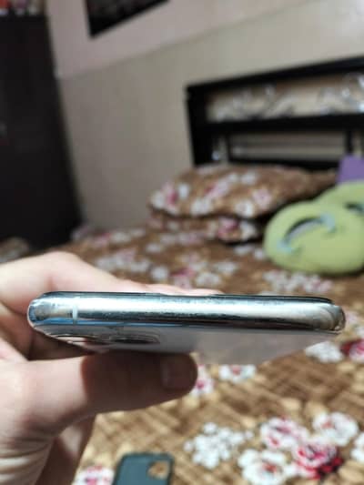 iphone 11 pro max non pta hai all okay hai 64gb hai