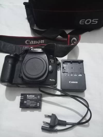 Urgent sale Canon 5d mark iii body battery charger box condition 10/8