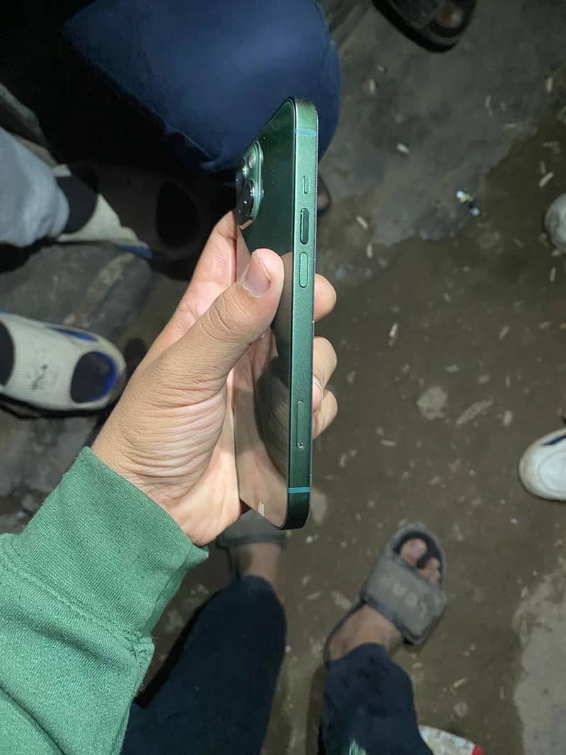 iPhone 13 10/10condition 3