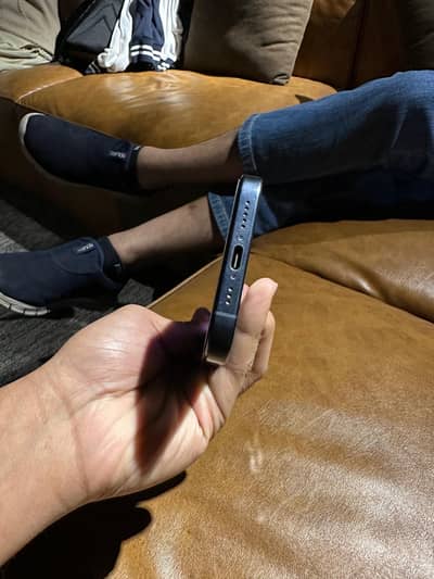 Iphone 15 pro 10/10 condition full box with original cable