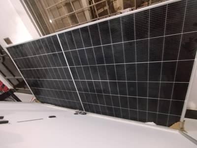 Jinko 585W Solar Panels — Brand New Unused — Pair of 2