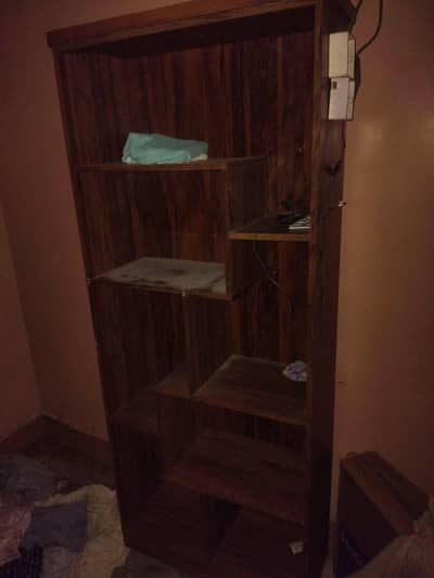 dressing table and almira