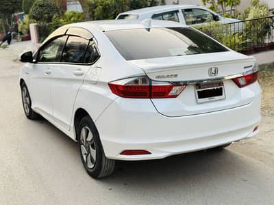 Honda Grace Hybrid