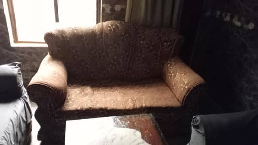 7 seat sofa condition ache ha  urgent sell