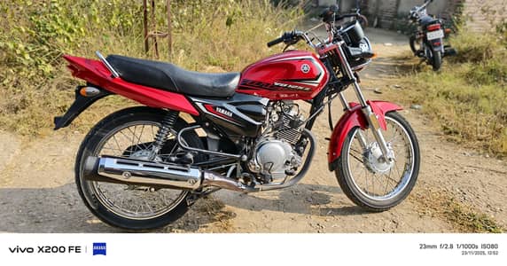 Yamaha YBZ 125 red. color 2025