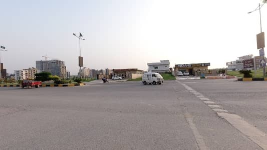 Mumtaz City Residential Plot Sized 8 Marla