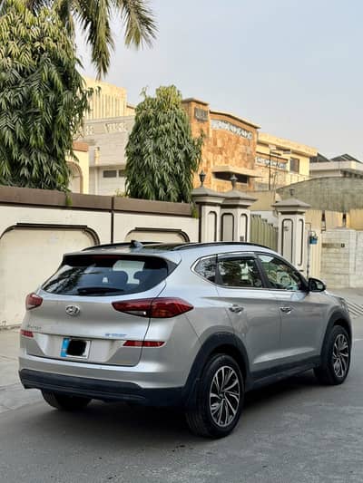 Tucson FWD GLS Sports.