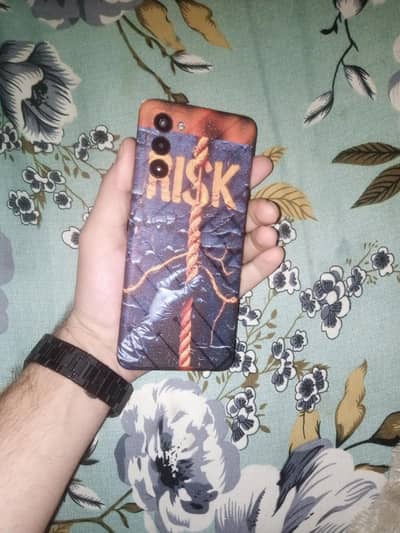 4+2GB 128GB tech karak ha Baki full OK ha nambar 03316853058